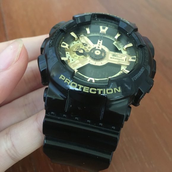 G-Shock watch (Black and Gold) - Picture 2 of 5